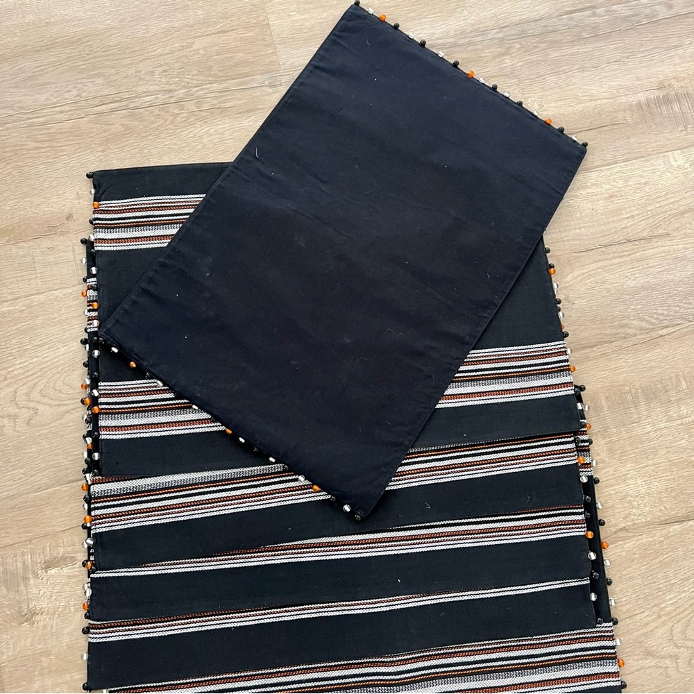 Pier One 6 pcs striped Placemats‎ With colored Beads Black/white/orange